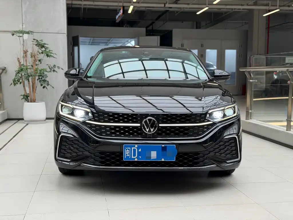 Volkswagen Passat 2023 330TSI Luxury
