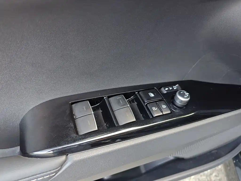 Toyota Camry — миниатюра 21