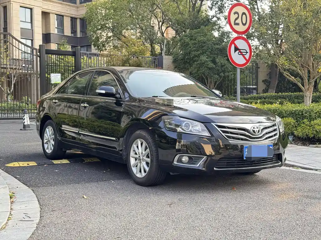 Toyota Camry — миниатюра 3