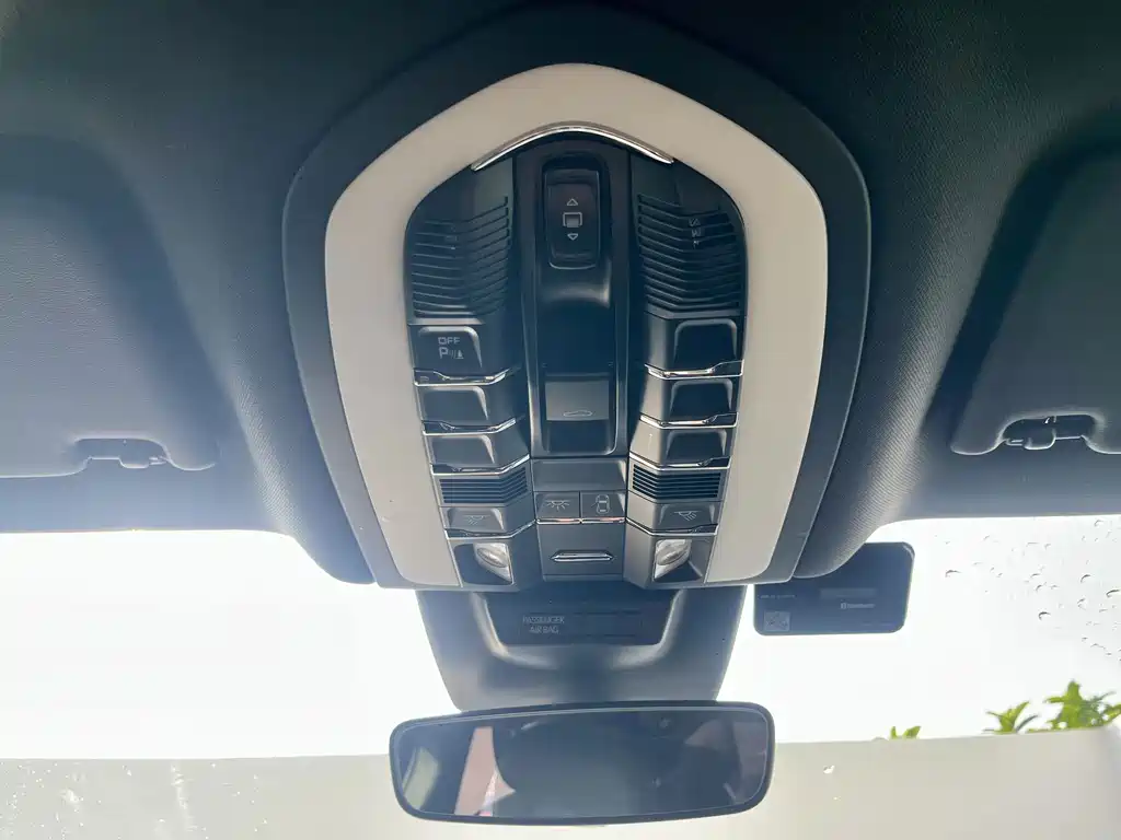 Porsche Macan — миниатюра 7
