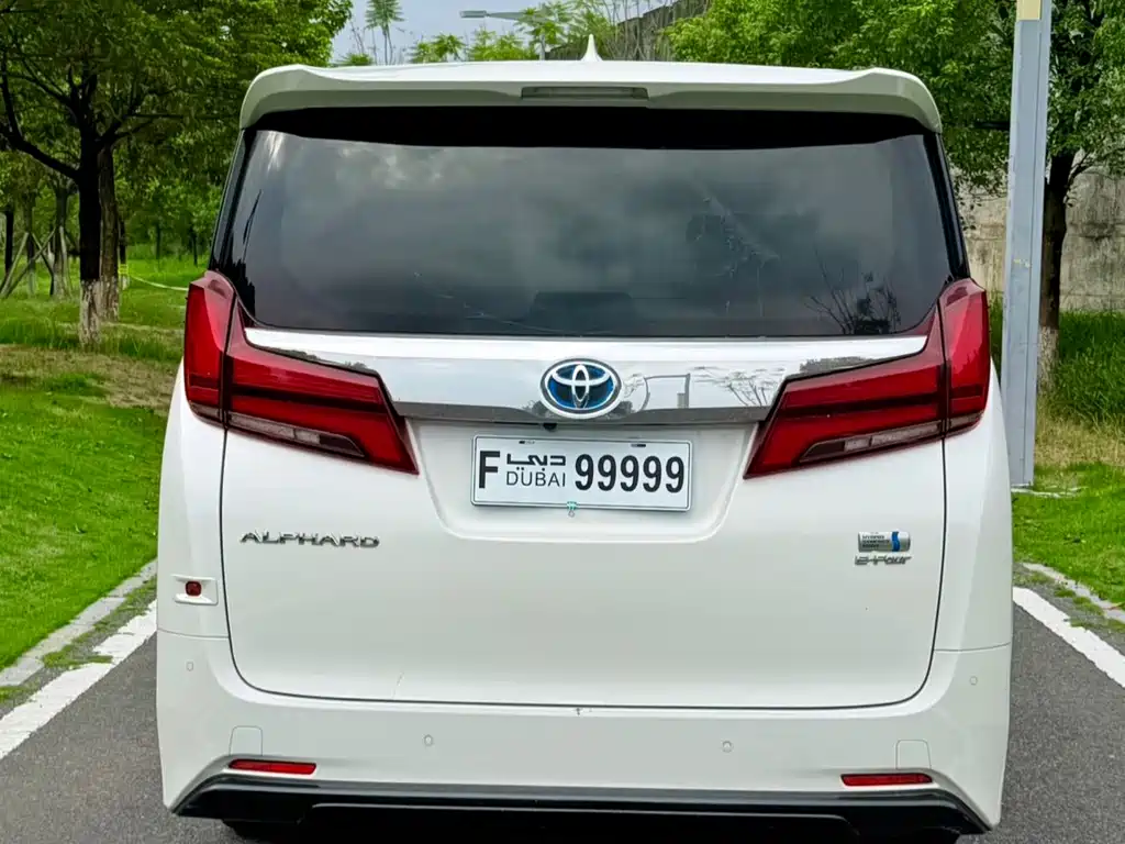 Toyota Alphard — миниатюра 21