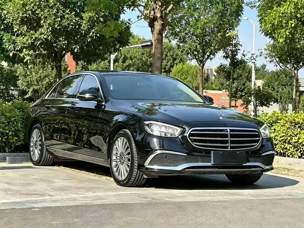 Mercedes-Benz E-Class — миниатюра 2