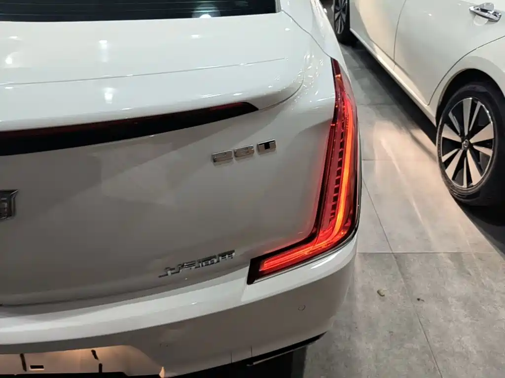 Cadillac XTS — миниатюра 8