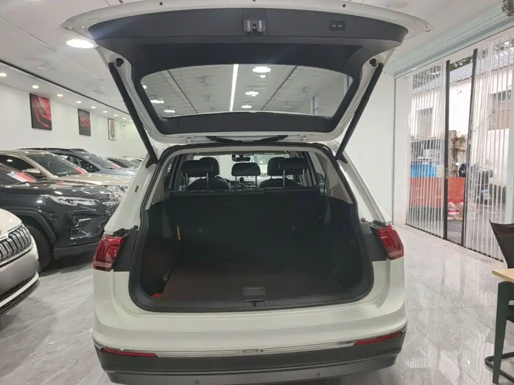 Volkswagen Tiguan L — миниатюра 19