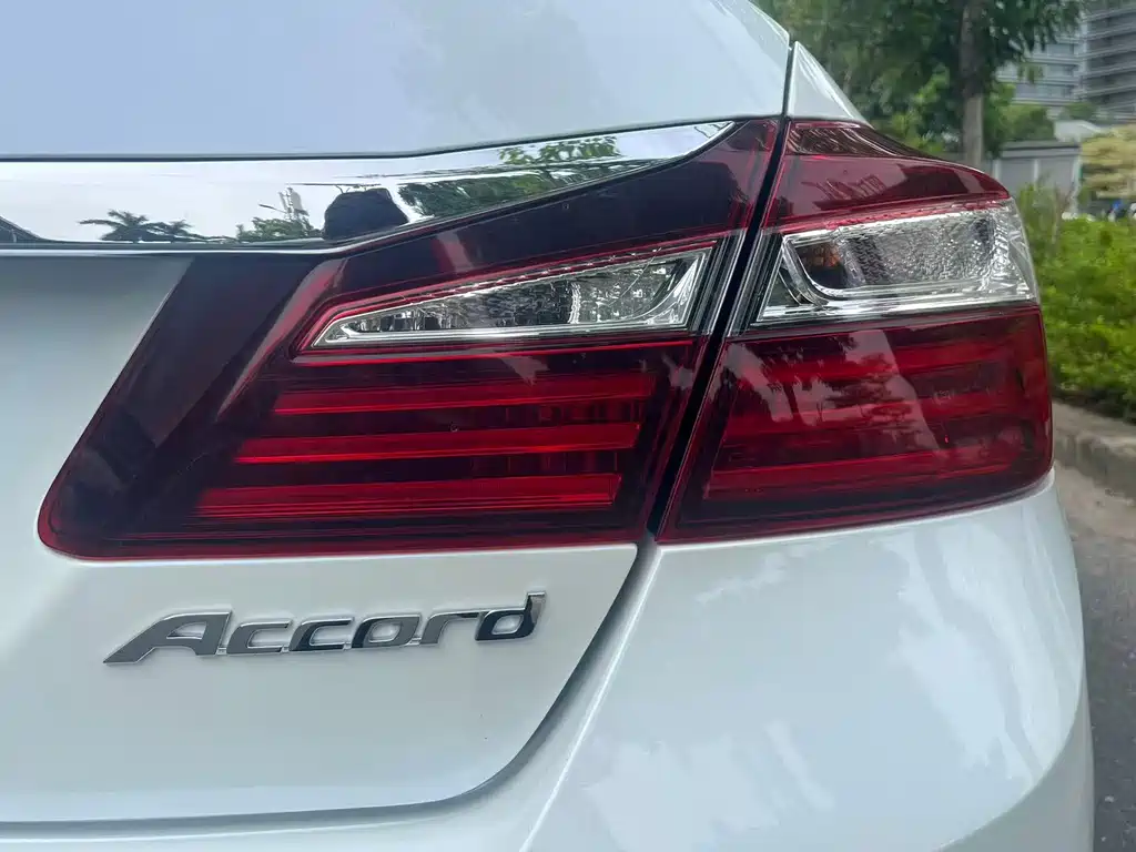 Honda Accord — миниатюра 9