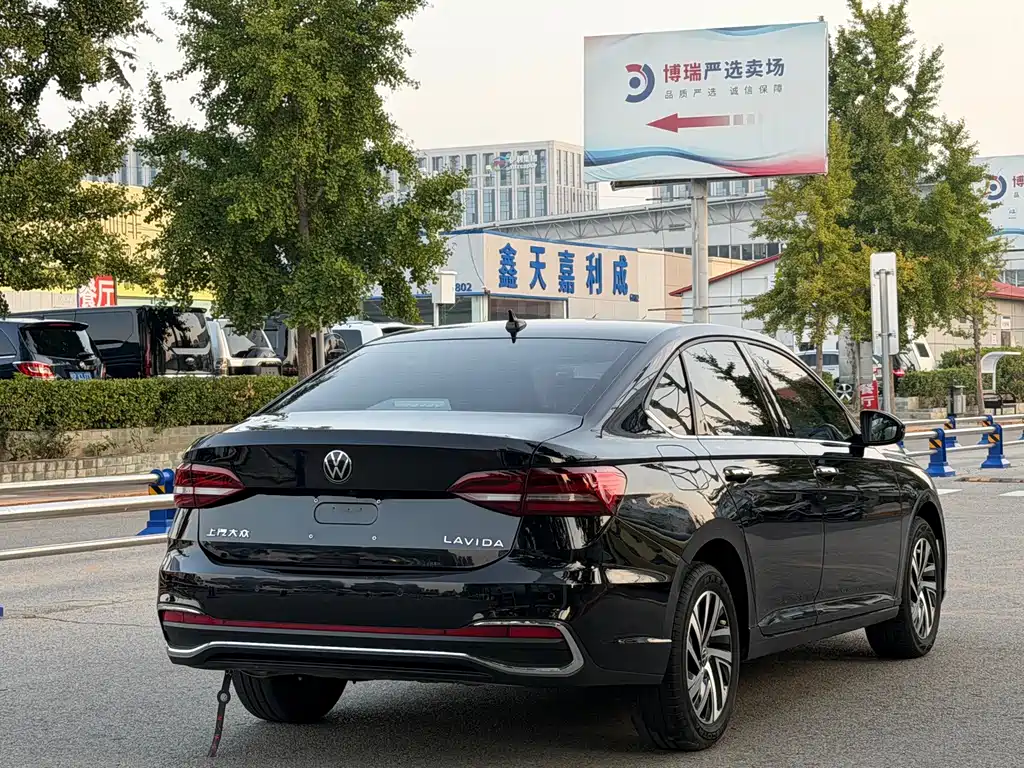 Volkswagen Lavida — миниатюра 4