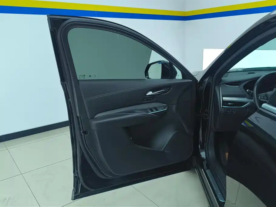 Cadillac XT4 2022 28T Luxury