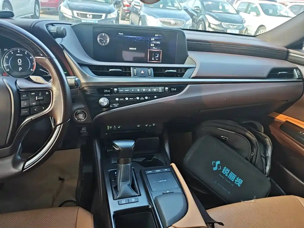 Lexus ES — миниатюра 13