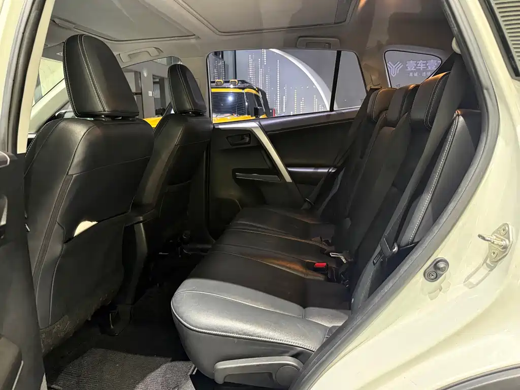 Toyota RAV4 — миниатюра 6