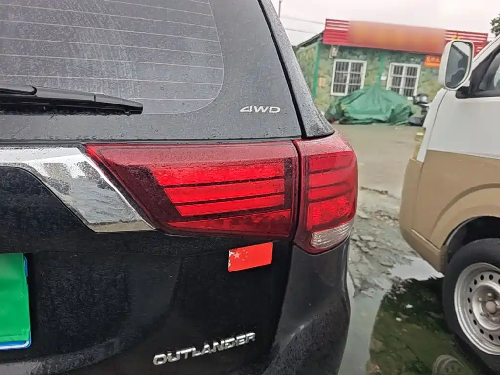 Mitsubishi Outlander — миниатюра 8