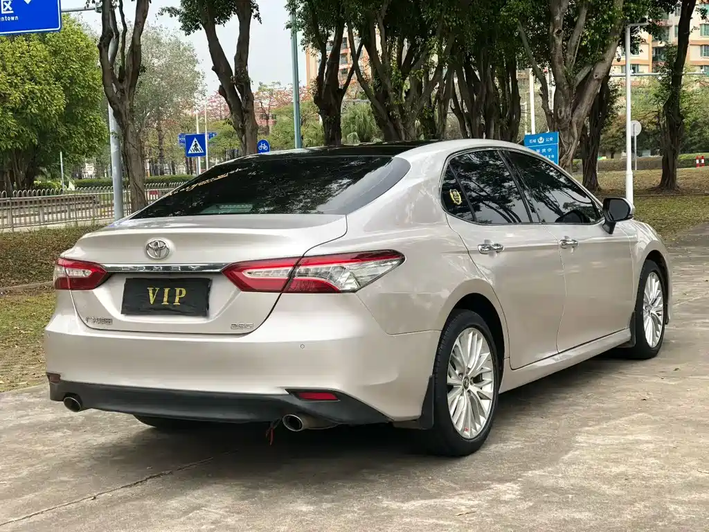 Toyota Camry — миниатюра 6