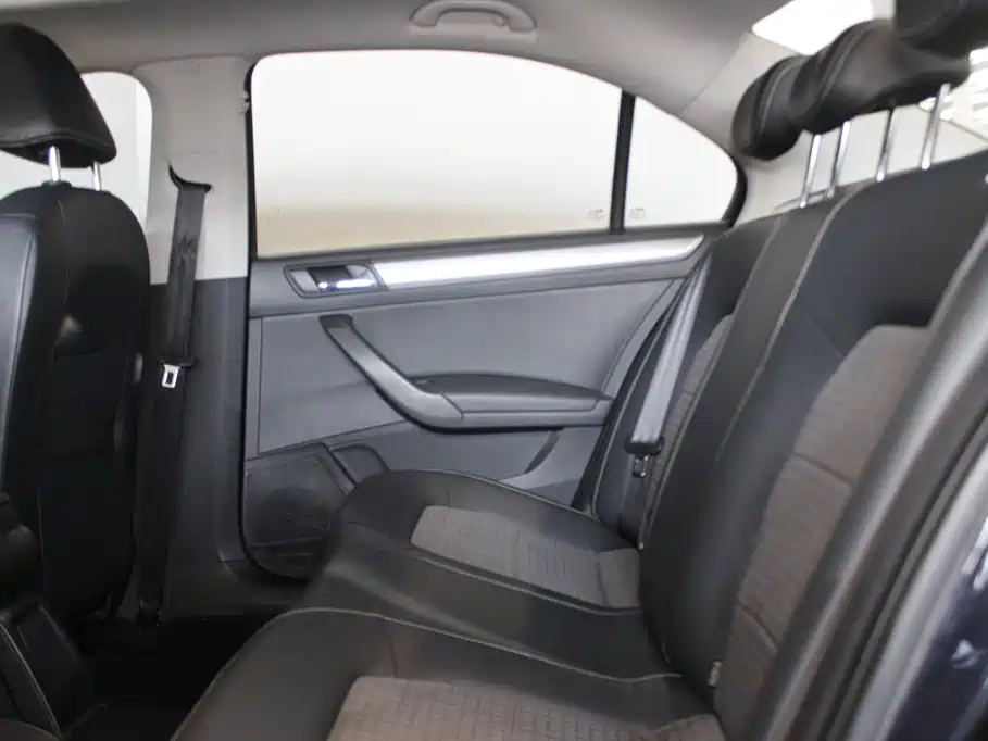 Volkswagen Santana — миниатюра 8
