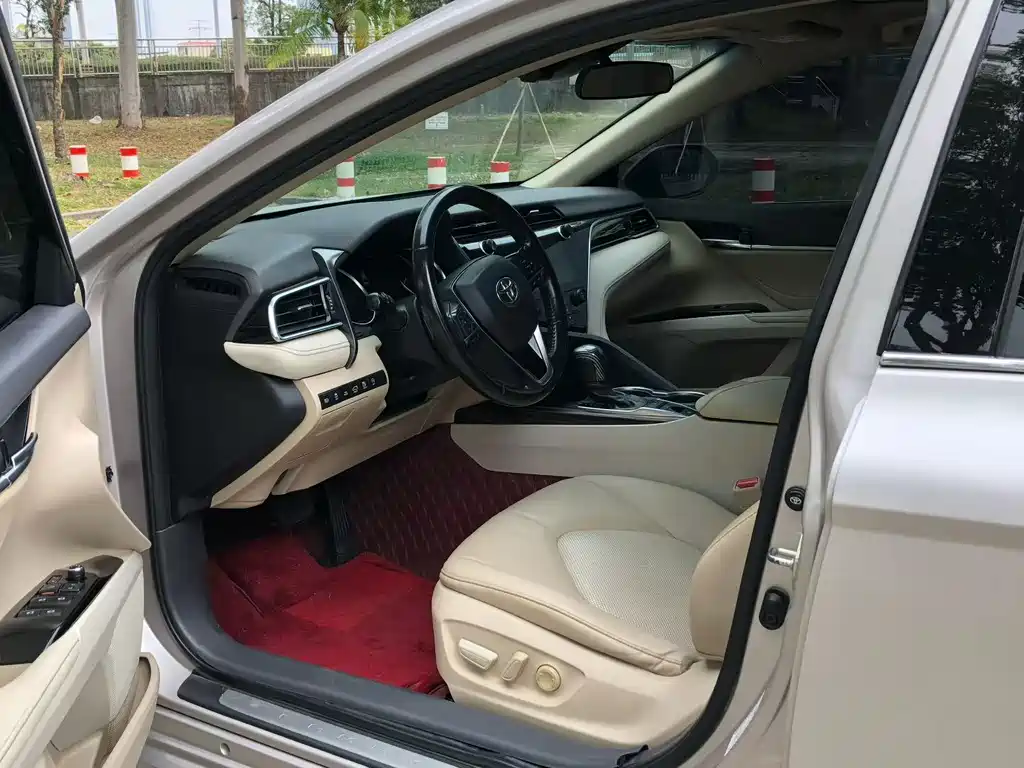 Toyota Camry — миниатюра 7