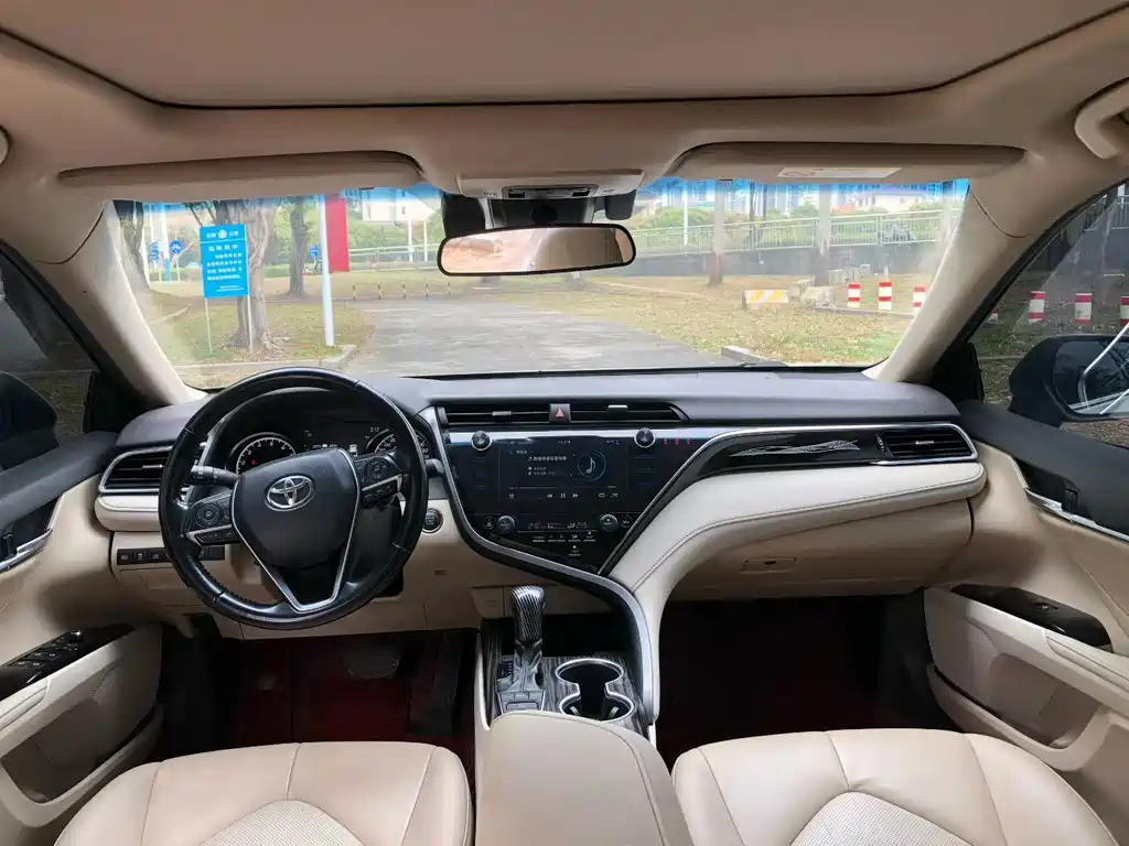 Toyota Camry — миниатюра 8