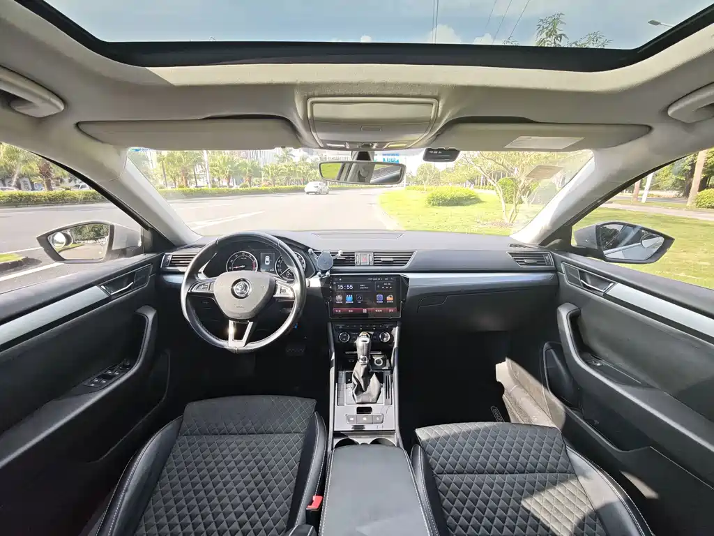 Skoda Superb — миниатюра 15