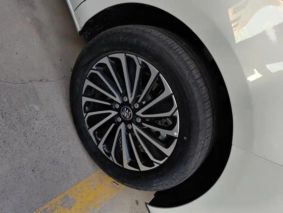 Buick GL8 Hybrid — миниатюра 6