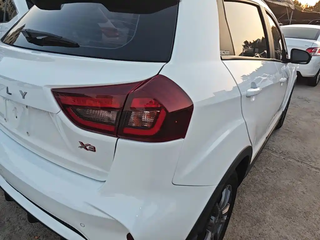 Geely Vision X3 — миниатюра 8