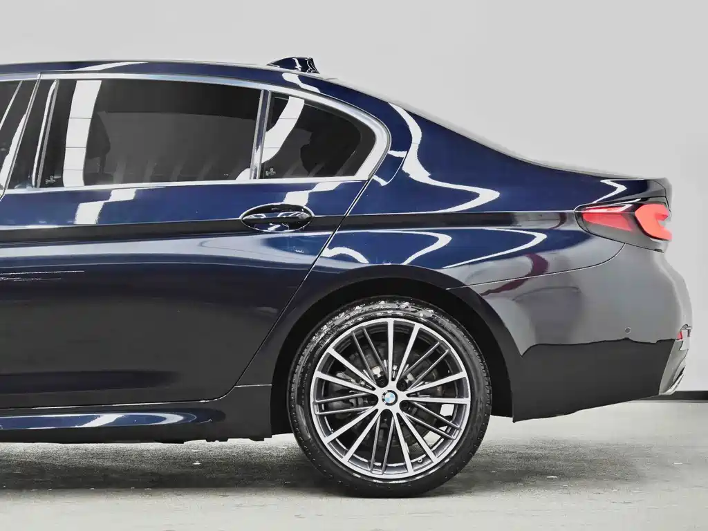 BMW 5 Series — миниатюра 34