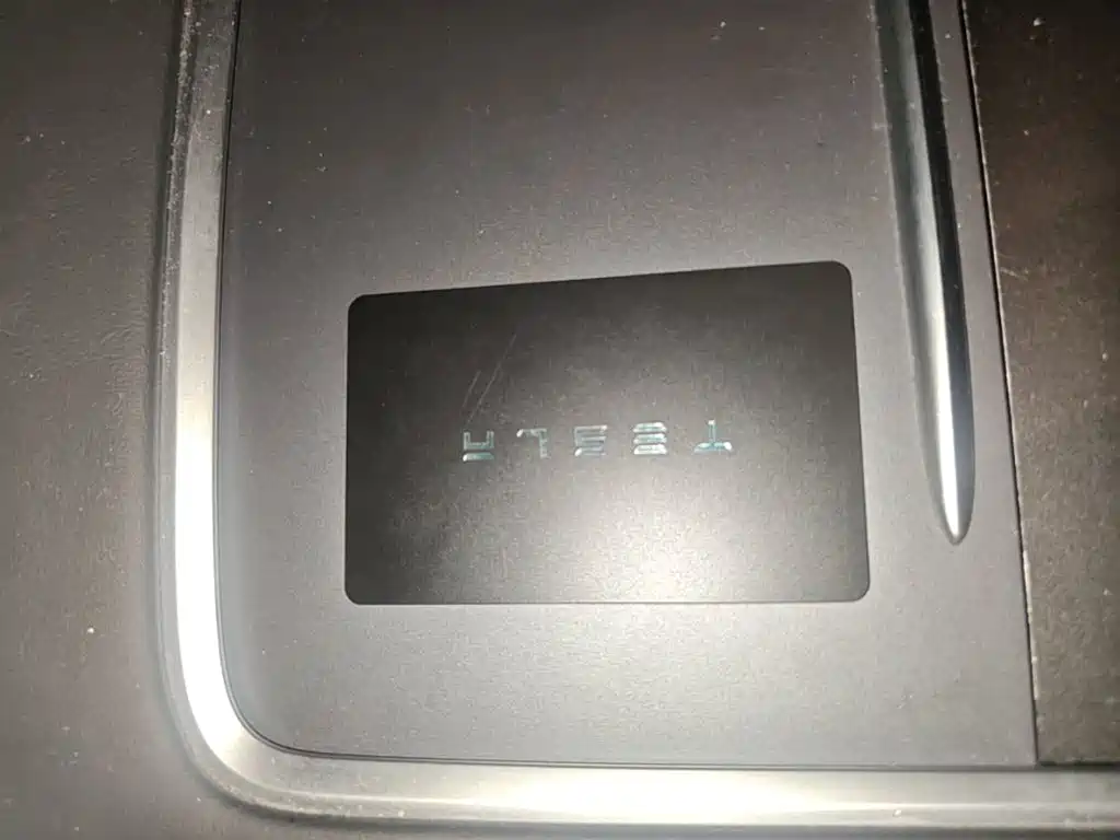 Tesla Model Y — миниатюра 9
