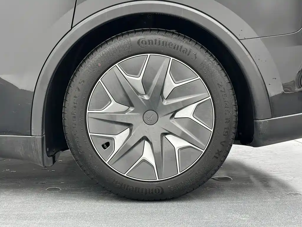 Tesla Model Y L — миниатюра 26