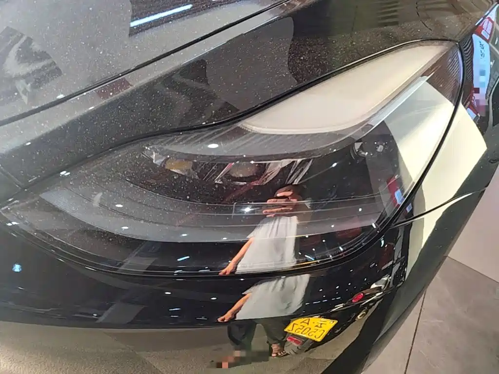 Tesla Model Y — миниатюра 24