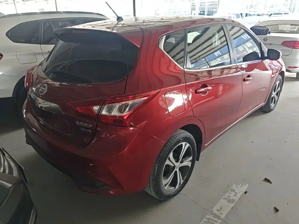 Nissan Tiida — миниатюра 7