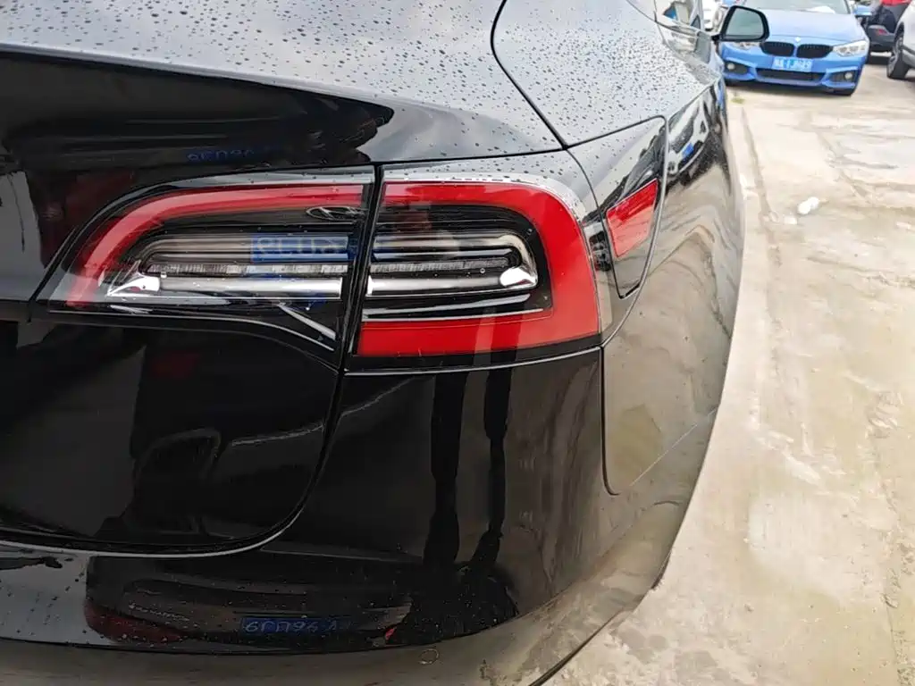 Tesla Model 3 — миниатюра 8