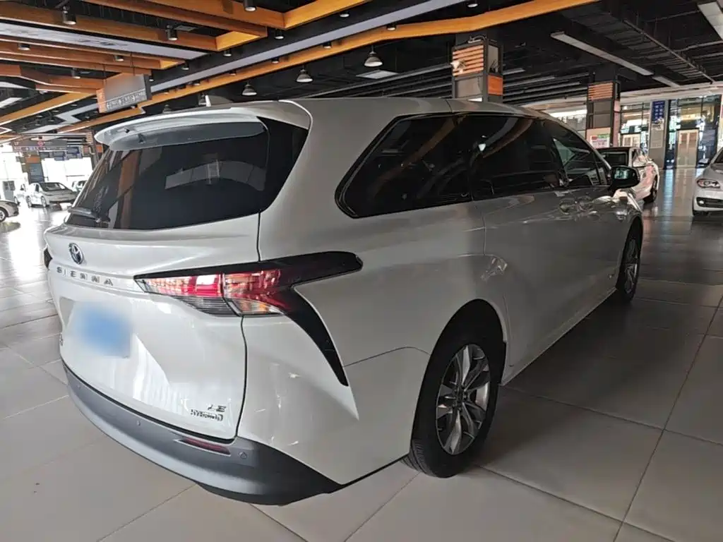Toyota Sienna — миниатюра 7
