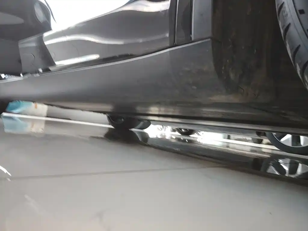 Tesla Model Y — миниатюра 21
