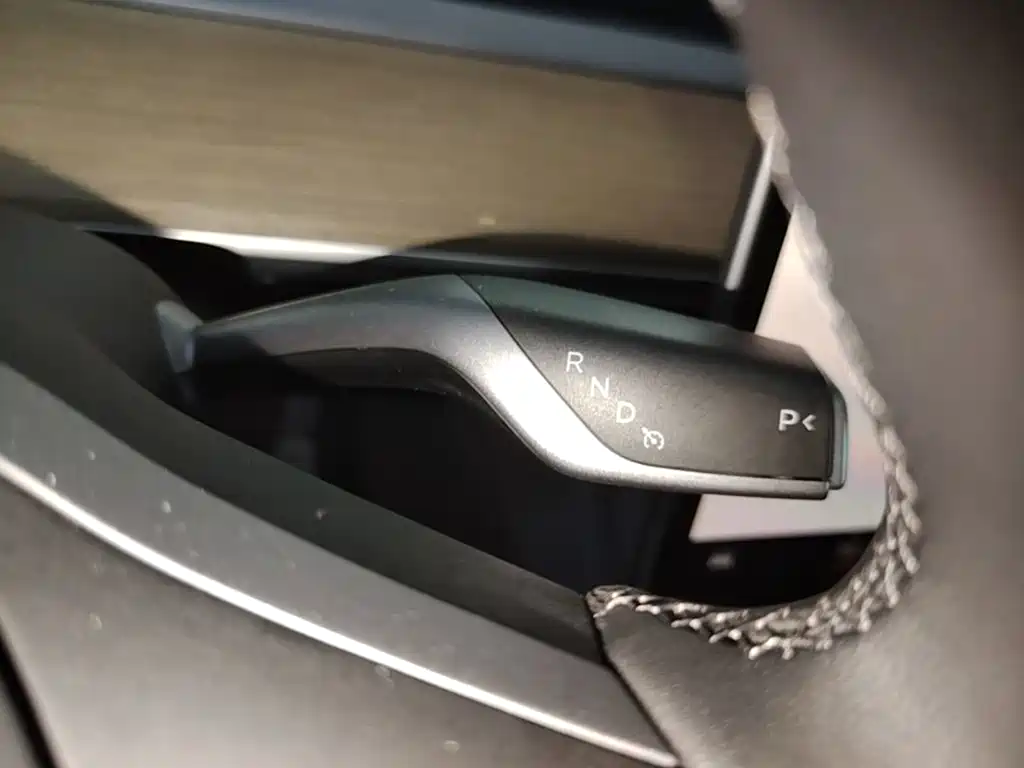 Tesla Model Y — миниатюра 14