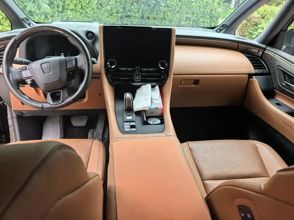 Toyota Alphard — миниатюра 11