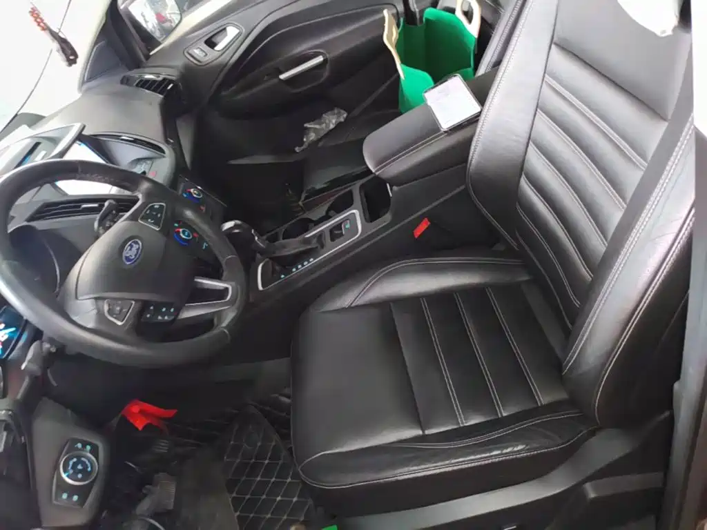 Ford Kuga — миниатюра 15