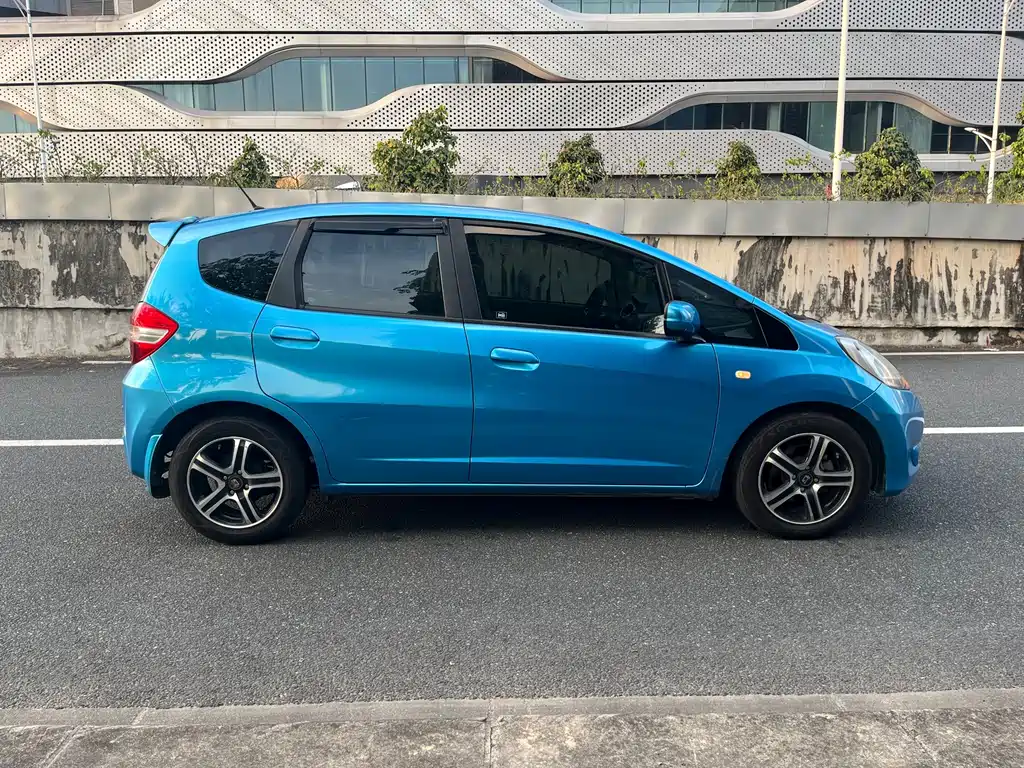 Honda Fit — миниатюра 8
