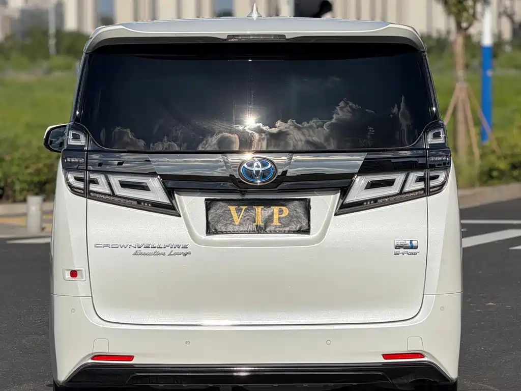 Toyota Vellfire — миниатюра 8