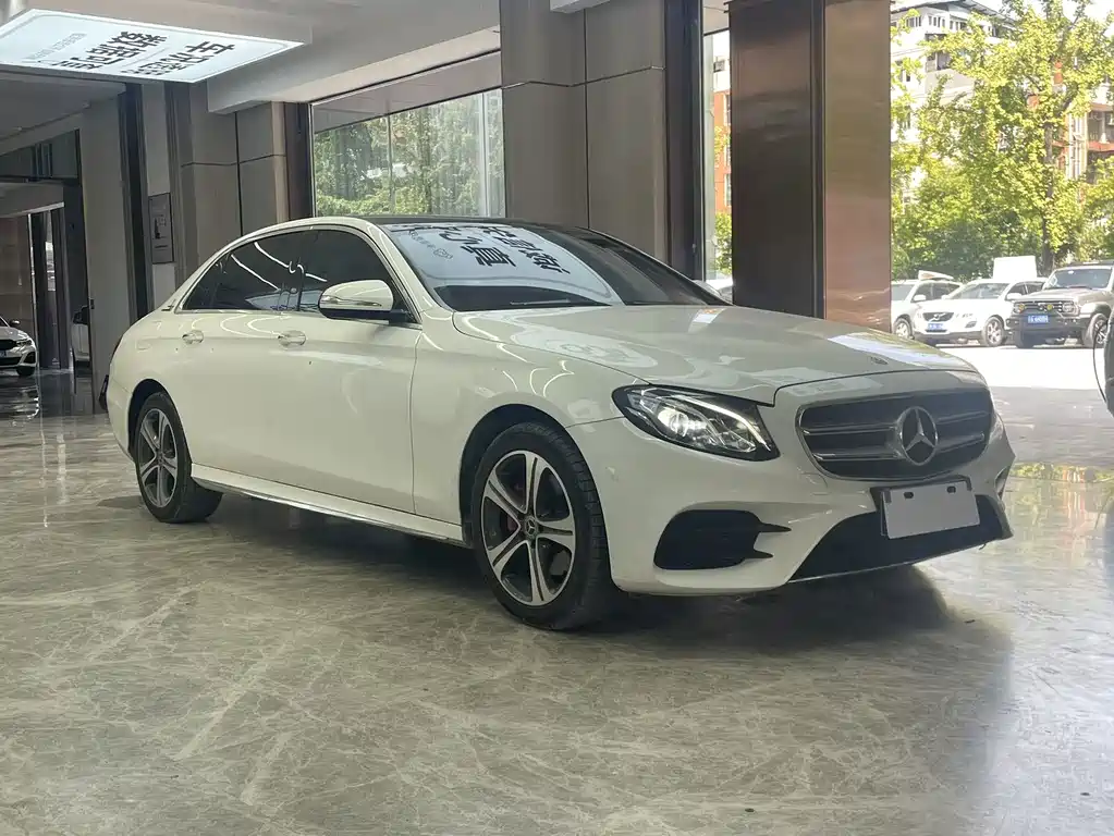 Mercedes-Benz E-Class — миниатюра 3