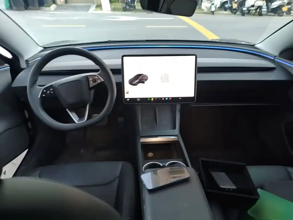 Tesla Model 3 — миниатюра 10