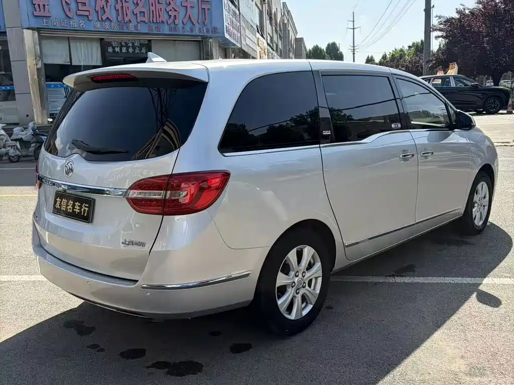 Buick GL8 — миниатюра 6
