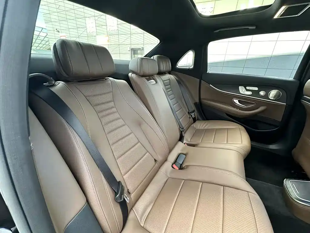 Mercedes-Benz E-Class — миниатюра 31
