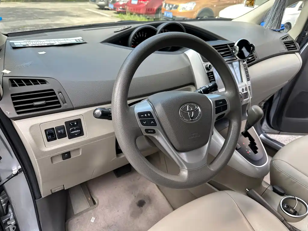 Toyota Verso — миниатюра 6