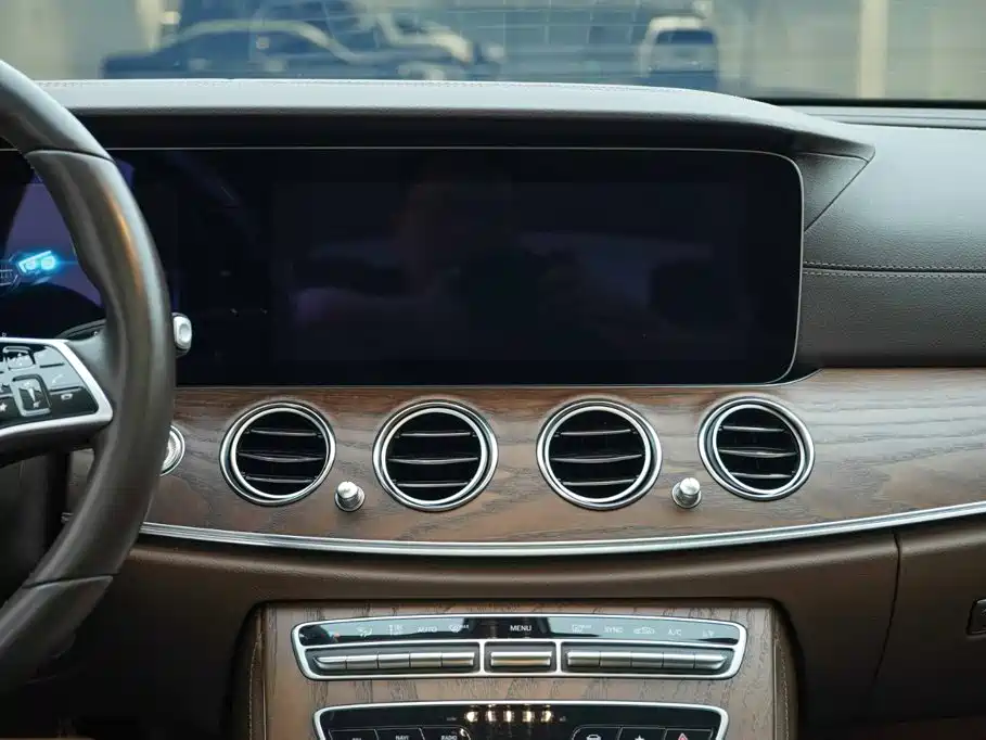 Mercedes-Benz E-Class — миниатюра 16