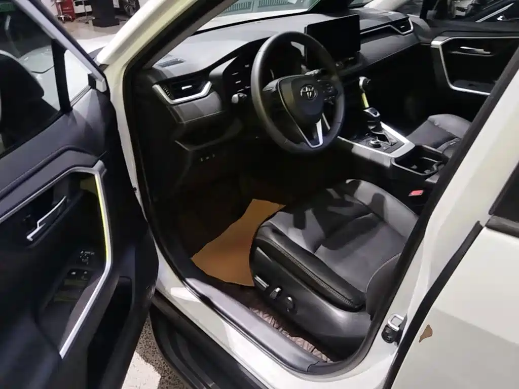 Toyota RAV4 — миниатюра 16