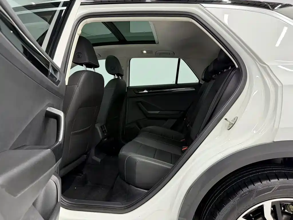 Volkswagen T-Roc — миниатюра 17