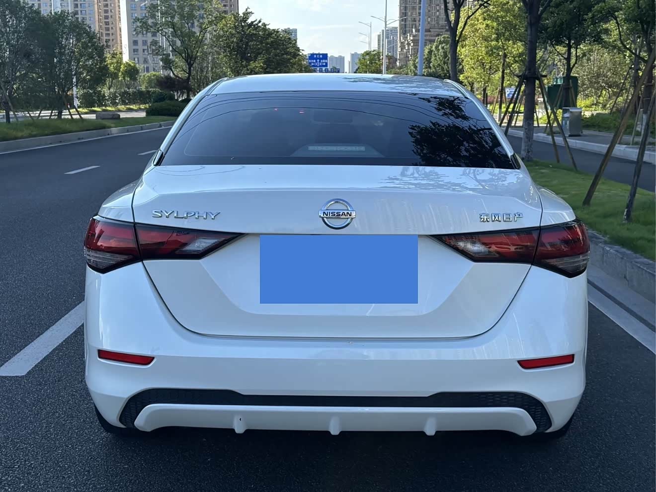 Nissan Sylphy 1.6 л 2023 г. Белый, пробег 15000 км