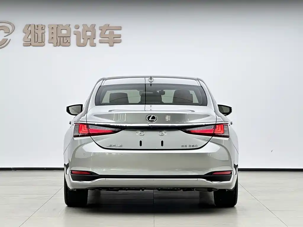 Lexus ES — миниатюра 8