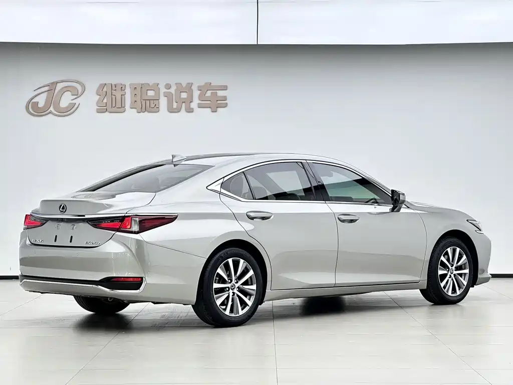 Lexus ES — миниатюра 7