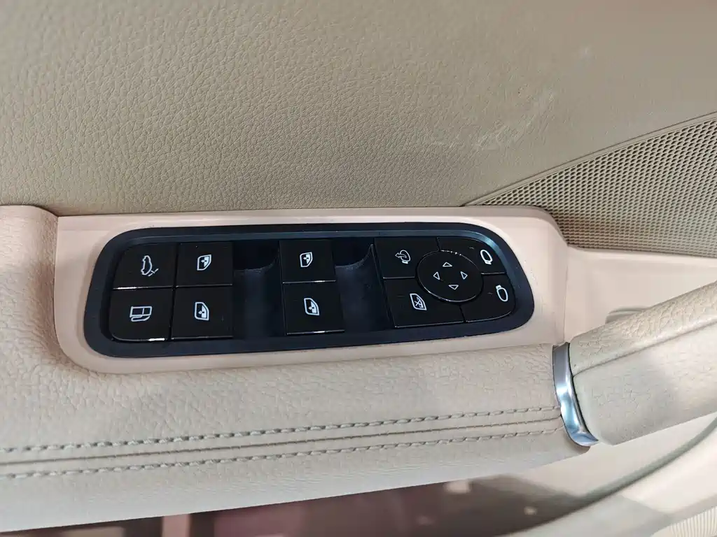 Porsche Cayenne Hybrid — миниатюра 14