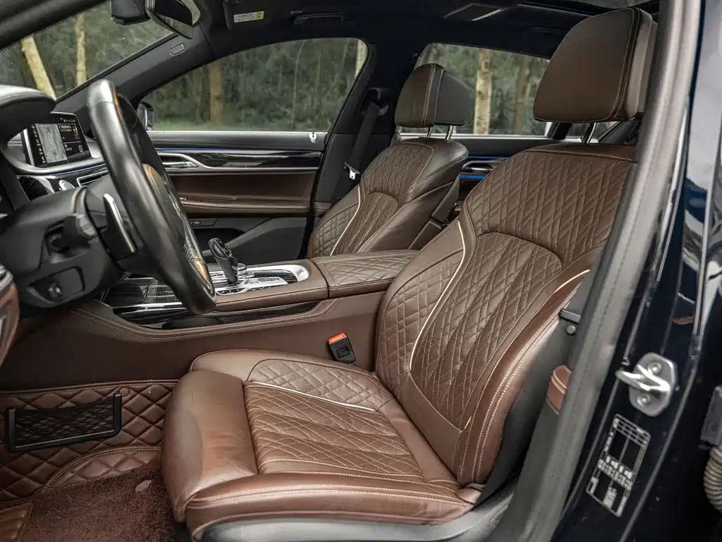 BMW 7 Series — миниатюра 5