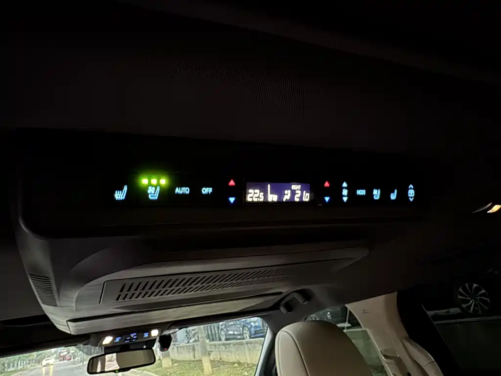 Toyota Sienna — миниатюра 14