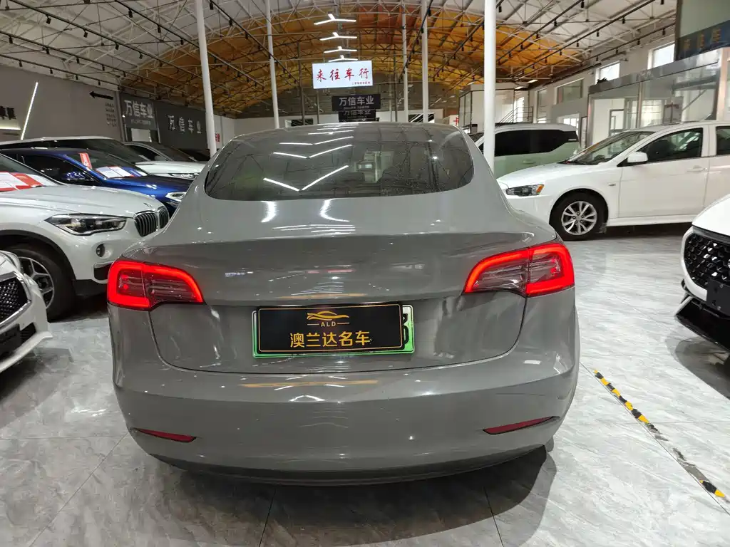 Tesla Model 3 — миниатюра 6