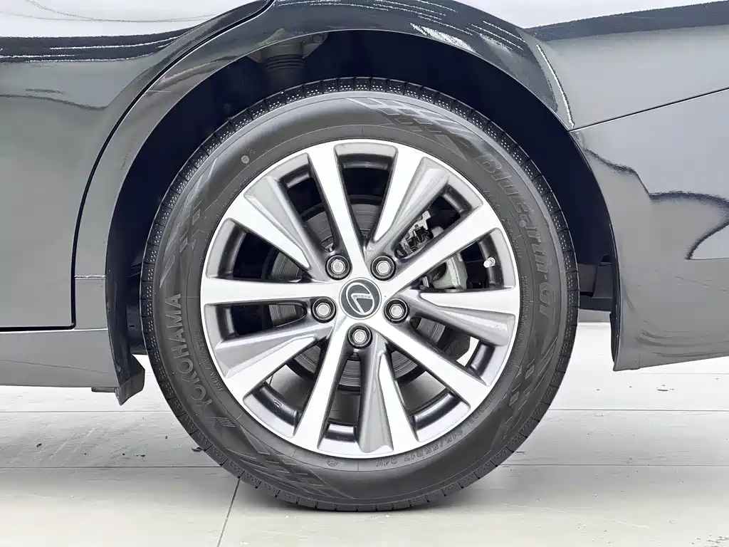 Lexus ES — миниатюра 12